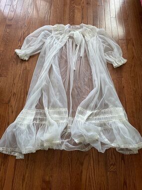 Vintage Radcliffe Ivory Peignoir Dressing Gown One Size
